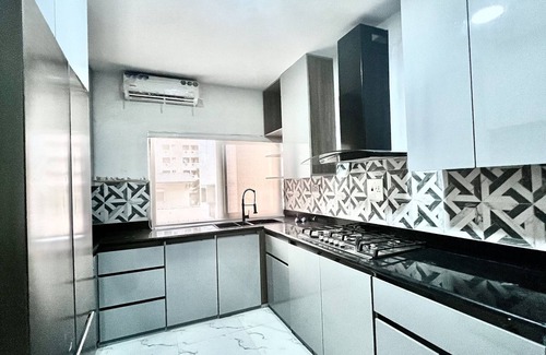Ikoyi Apartment | Elegant Ikoyi Parkview Estate: Pool, Gym & Executive Office