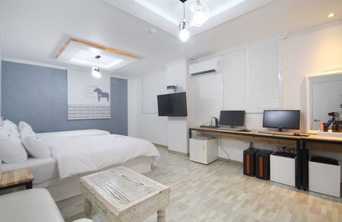 Songman Hotel | Eco-Friendly Comfort at Iksan Sopung with Breakfast Included