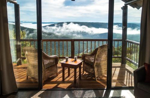 Paterson Cabin | Top-Rated Ikwanitsha Lodge with Hot Tub & Fireplace