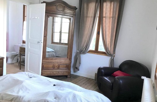 Saint-Yrieix-la-Perche Bed & Breakfast | Seaside Retreat: Il était une fois with Ocean Views