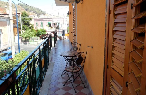 Viagrande Bed & Breakfast | Il B&B Maison Graziella