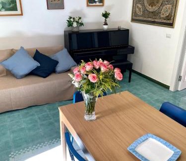 Torre Annunziata House | Charming Il Balcone sulla Piazza: Pet & Child Friendly Stay