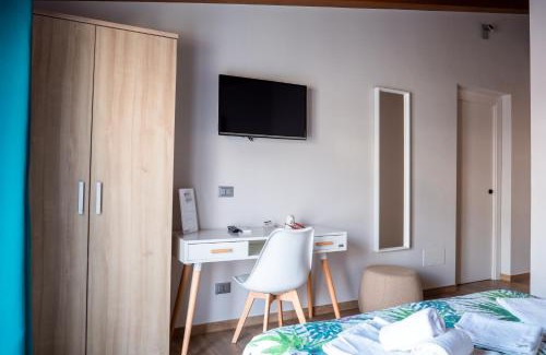 Fondi Bed & Breakfast | Experience Oceanfront Bliss at Il Beccaria Relais B&B