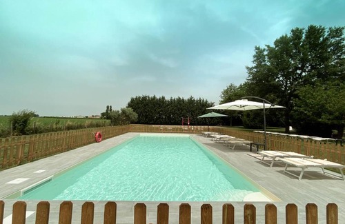 Massa Castello Bed & Breakfast | Discover Il Bianconiglio R&B: Pool, Breakfast & Family-Friendly