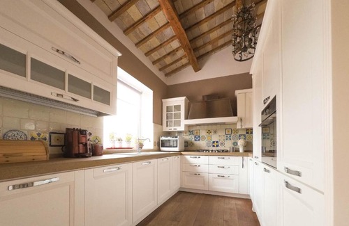 Massa Castello Bed & Breakfast | Discover Il Bianconiglio R&B: Pool, Breakfast & Family-Friendly