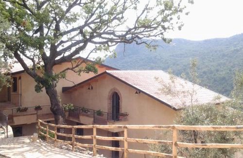 Cropalati House | Pet-Friendly Il Biscardino: Family Comfort & Breakfast Included