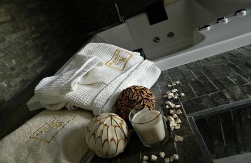 Gela House | Eco-Friendly Stay at Il Borghese Tourist House with Spa