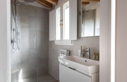 Montalcino Apartment | Discover Il Borghetto: Scenic Views in Val d'Orcia