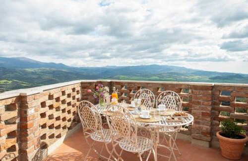 Montalcino Apartment | Discover Il Borghetto: Scenic Views in Val d'Orcia