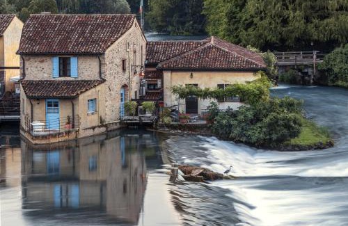 Borghetto Apartment | Idyllic Il Borghetto: 4-Star Stay with Pet-Friendly Amenities