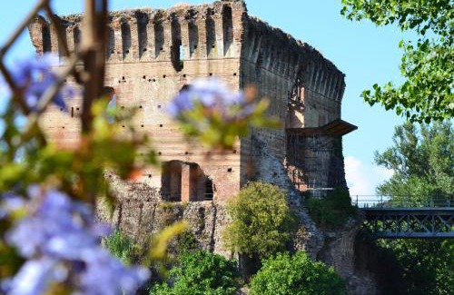 Borghetto Apartment | Idyllic Il Borghetto: 4-Star Stay with Pet-Friendly Amenities