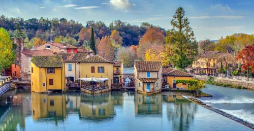 Borghetto Apartment | Idyllic Il Borghetto: 4-Star Stay with Pet-Friendly Amenities
