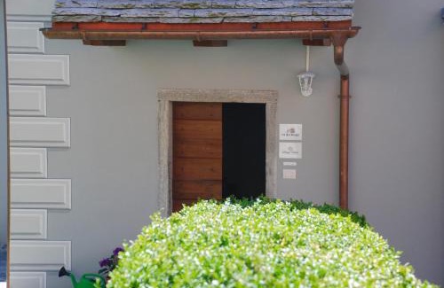 Premia Apartment | Discover Il Borgo Antico: Family-Friendly Hotel with Breakfast