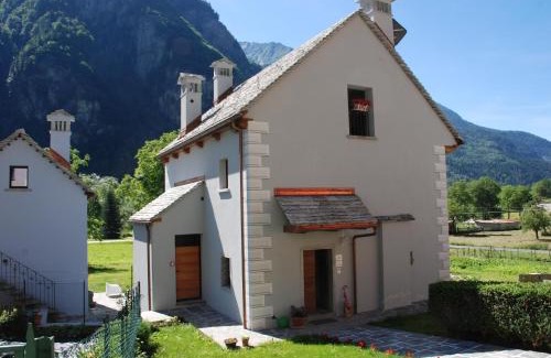 Premia Apartment | Discover Il Borgo Antico: Family-Friendly Hotel with Breakfast