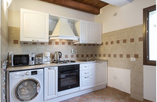 Tresana Apartment | Il Borgo di Tresana Alessandro: Poolside Paradise Awaits