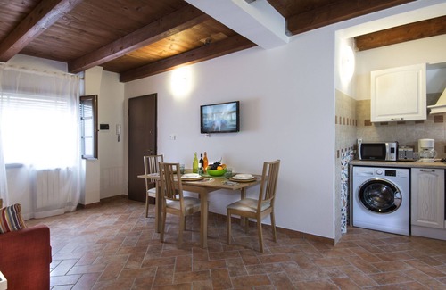 Tresana Apartment | Il Borgo di Tresana Alessandro: Poolside Paradise Awaits