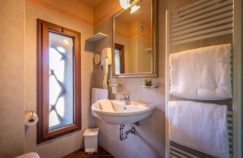 Signa Hotel | Discover Il Borgo Di Villa Castelletti: Pool & Spa Retreat