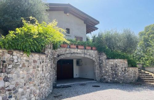Castellaro Lagusello Cabin | Relaxing Getaway at Il Borgo Fra I Laghi with Ocean Views