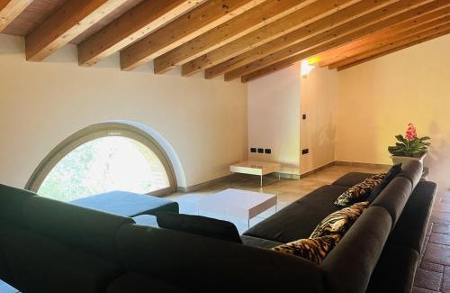 Castellaro Lagusello Cabin | Relaxing Getaway at Il Borgo Fra I Laghi with Ocean Views