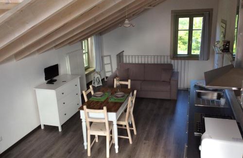 Vacciago Apartment | Family-Friendly Il Bosso del Lago with Ocean View Pool