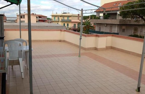 Pomezia Apartment | Discover Il Brindisi di C & C Castelli Romani with Breakfast