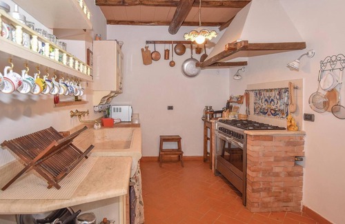 Montecchio House | Inviting 3 Bedroom Getaway in Montecchio with Pool & Spa