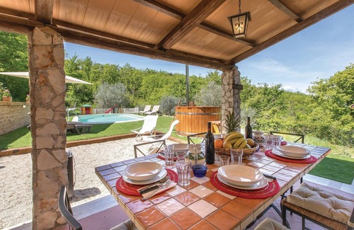 Montecchio House | Inviting 3 Bedroom Getaway in Montecchio with Pool & Spa