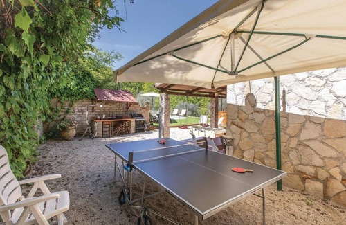 Montecchio House | Inviting 3 Bedroom Getaway in Montecchio with Pool & Spa