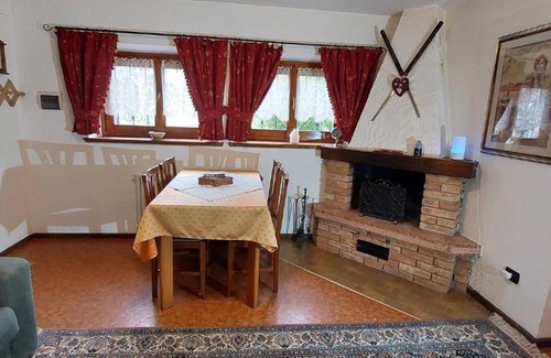 Calalzo di Cadore Apartment | Inviting il Caminetto: Pet-Friendly & Family-Ready Retreat