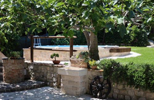 Roccamorice House | Relax at Il Canto degli Uccelli with Ocean View & Pool