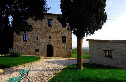 Arcevia House | Guest Rated 10/10 at Il Capuccio with Hot Tub & Breakfast