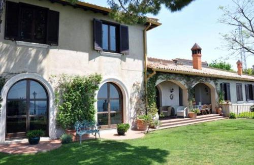 Formia Villa | Idyllic Il Casale: 4-Star Oceanfront Escape with Pool