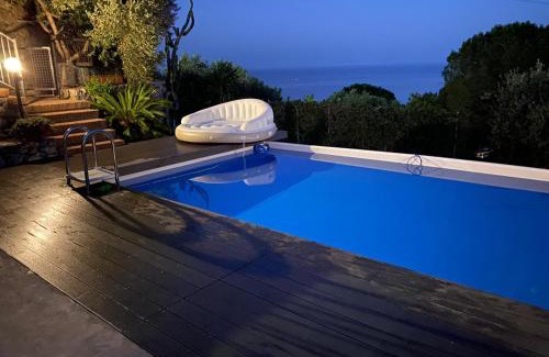 Formia Villa | Idyllic Il Casale: 4-Star Oceanfront Escape with Pool
