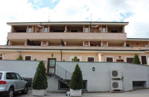 Ara Nova Apartment | Cozy Il Casaletto Dei Ludi: Pet Friendly with Great Amenities