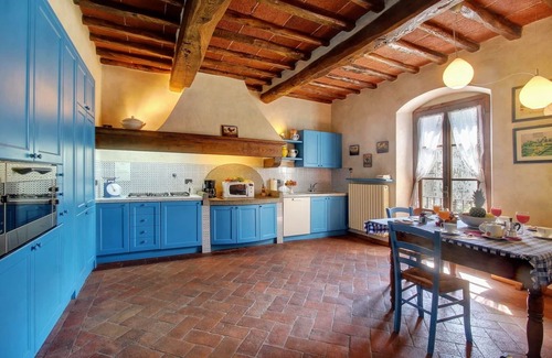 Lucolena Villa | Explore Il Casalone in Greve: Pet-Friendly Retreat with Pool