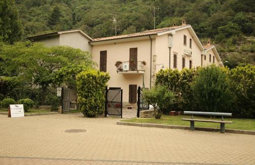Terni House | Discover Il Casolare della Cascata: Pet-Friendly Retreat