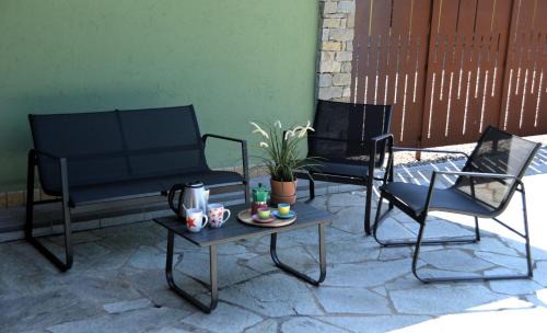 Farigliano Bed & Breakfast | Experience Il Casotto Nelle Langhe: 4-Star Bliss with Pool
