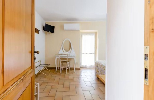 Assisi Other | Discover Il Castello: Family-Friendly Dining & Breakfast