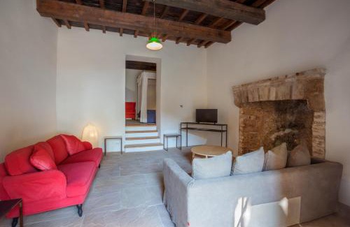 Campello sul Clitunno Apartment | Welcoming Il Castello di Campello - 4-Star Stay with Pets