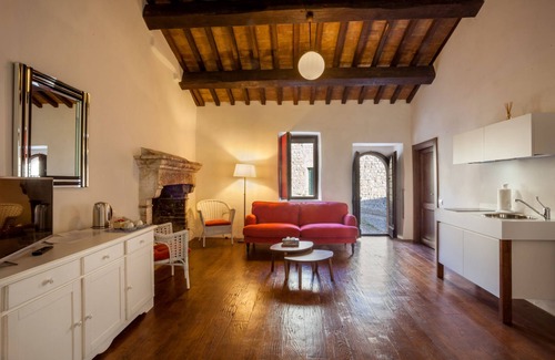 Campello sul Clitunno House | Discover Il Castello Di Campello: Family-Friendly Stay