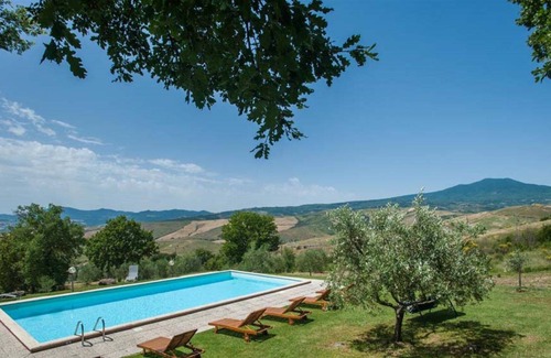 Radicofani Villa | Il Cerro, independent residence sleeping 12 in Radicofani