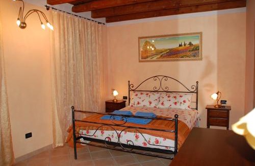 Valeggio sul Mincio House | Discover Il Cigno: Family-Friendly Hotel with Pool & Hot Tub