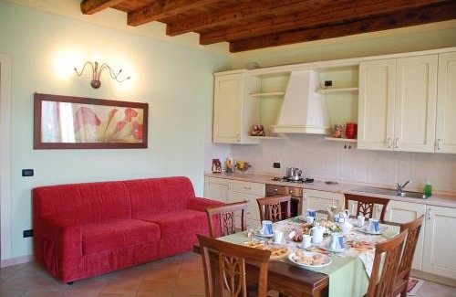 Valeggio sul Mincio House | Discover Il Cigno: Family-Friendly Hotel with Pool & Hot Tub