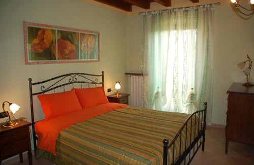 Valeggio sul Mincio House | Discover Il Cigno: Family-Friendly Hotel with Pool & Hot Tub