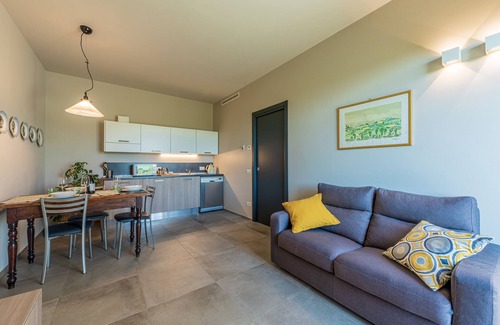 Treiso Apartment | Cozy Il Ciuchè Apartments in Treiso with Ocean Views