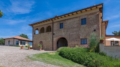 Buonconvento House | Discover Il Colle Di Donna Ilaria with Ocean Views & Pool