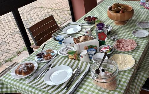 Sasso Marconi House | Discover Il Conte di Montechiaro B&B with Ocean Views