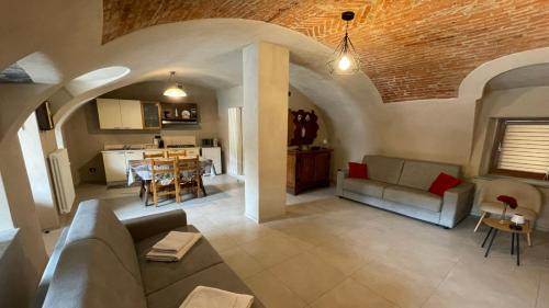 Boves Apartment | Charming Il Cortile: Guest Rated 9.5 & Family-Friendly Comfort