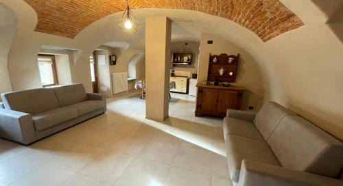 Boves Apartment | Charming Il Cortile: Guest Rated 9.5 & Family-Friendly Comfort