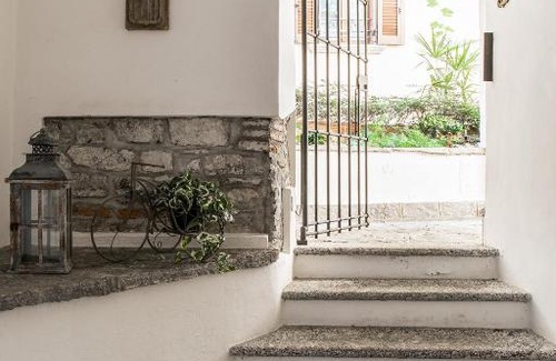Bellagio Apartment | Beautiful IL CORTILETTO Apartment in Bellagio, 4-Star Stay